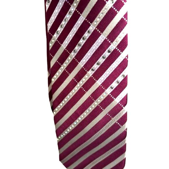 Louis Quatorze Men's Embossed w/ Sparkle Wine Color Striped Silk Necktie - Picture 7 of 7